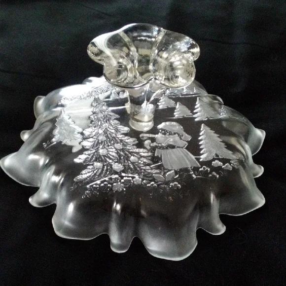 Vintage MIKASA (1980's) Frosted Crystal Bowl with Winter Scene ( Germany) - Picture 5 of 5